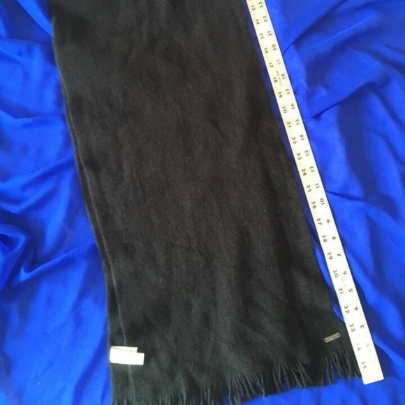 Black warm scarf Calvin Klein with fringe on both - Picture 1 of 5